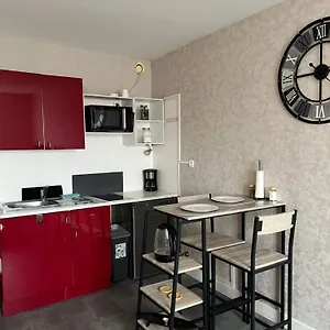 Appartement Joli Avec Parking Prive, Bien Situe, Moulins (Allier)