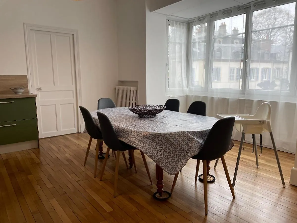 Apartment Apt Spacieux-Centre Ville-Moulins-Le Pal 20Min Moulins