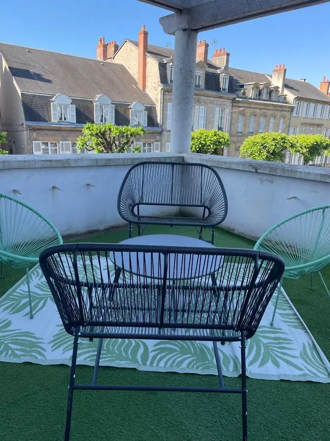 Apt Spacieux-Centre Ville-Moulins-Le Pal 20Min Moulins  Apartment